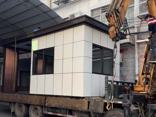 出入口收費亭的圖片